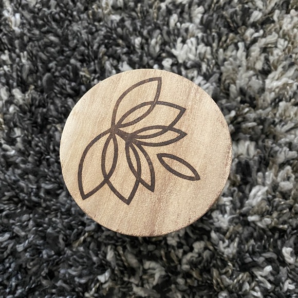 New! Le Chandelle Cucumber Melon & Pear Soy Candle! - Picture 2 of 4